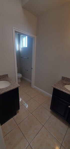 Building Photo - 1614 W 146th St