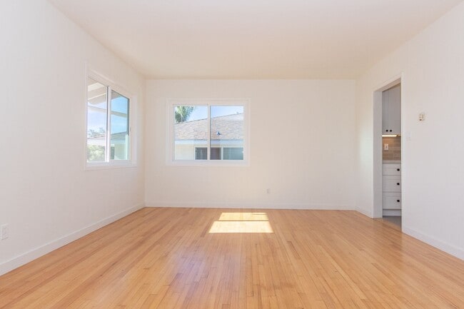 Building Photo - Beautifully Remodeled 2 Bed/1Bath Home with Ocean and Bay Glimpses in Ocean Beach!