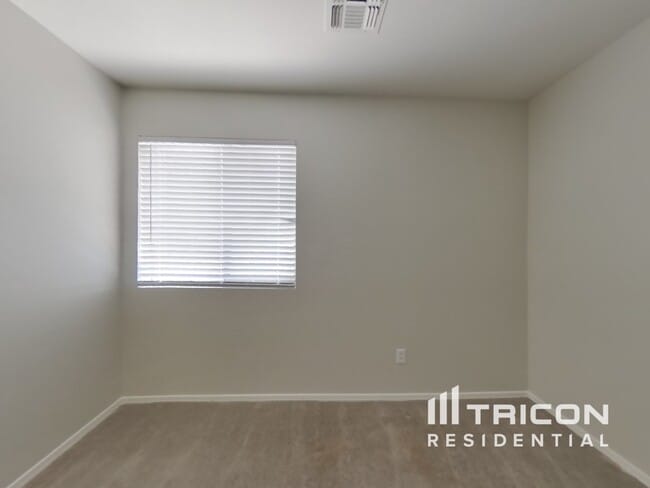 Building Photo - 3426 W Wayland Dr