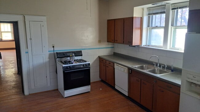 Building Photo - 5301 S Broadway St