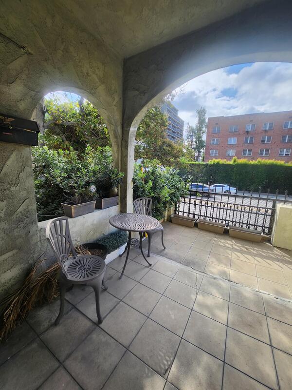 Building Photo - 4023 W 6th St