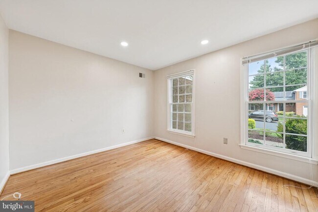 Building Photo - 6245 Windward Dr