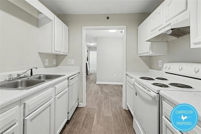 Building Photo - 1041 W Barton St