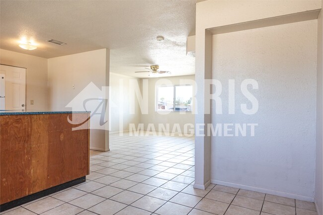 Building Photo - Great Home Located in Eloy at a Great Price!