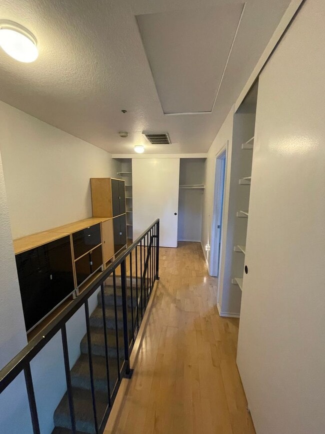 Building Photo - 2 Bed / 2.5 Bath Condo in La Mesa