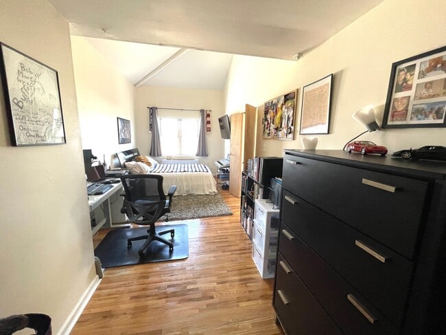 Building Photo - 450 7th St