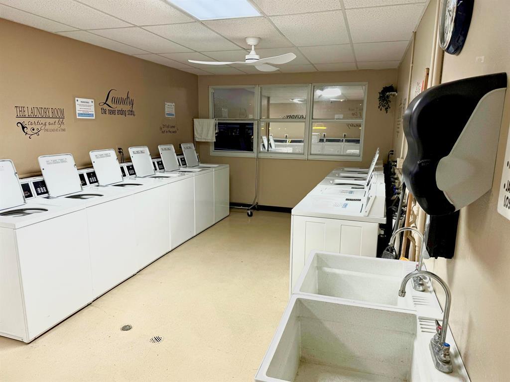 Building Photo - 305 N Pompano Beach Blvd