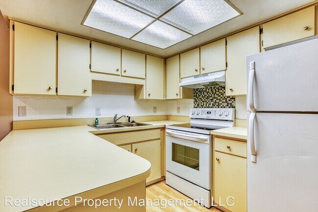 Building Photo - 40 Windtree Ln
