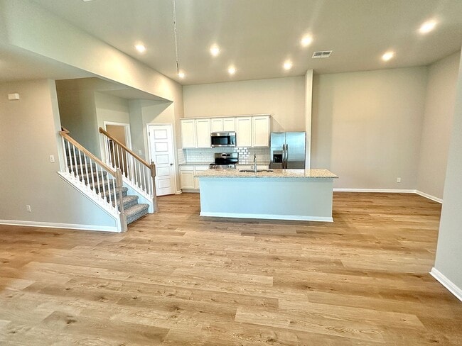 Building Photo - Luxury 2-Story, 4-Bed/ 2.5-Bath Duplex in ...