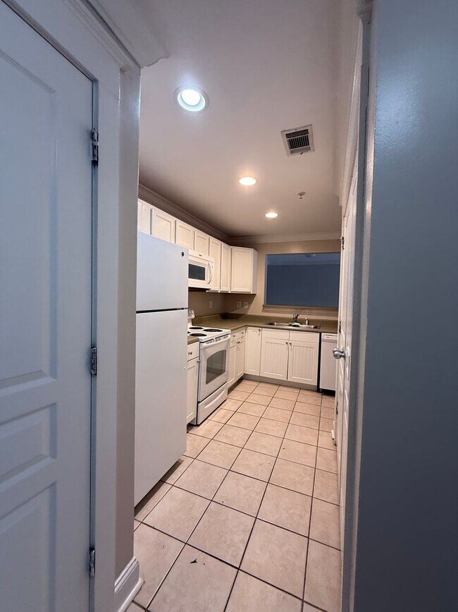 Building Photo - 3704 Spruce Ridge Way