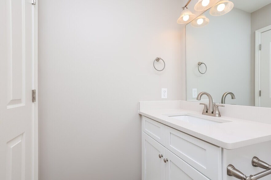 Building Photo - 1912 Guildford Dr