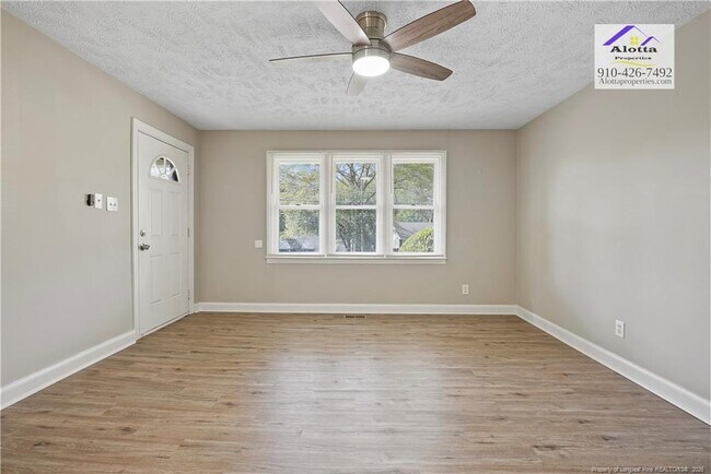 Building Photo - 2054 Osceola Dr