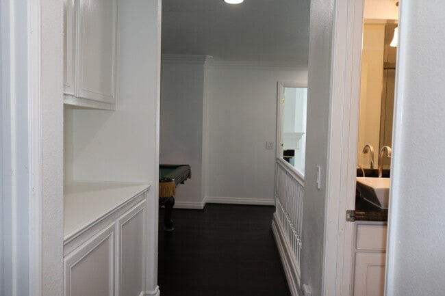 Building Photo - 14049 Claremont Ln