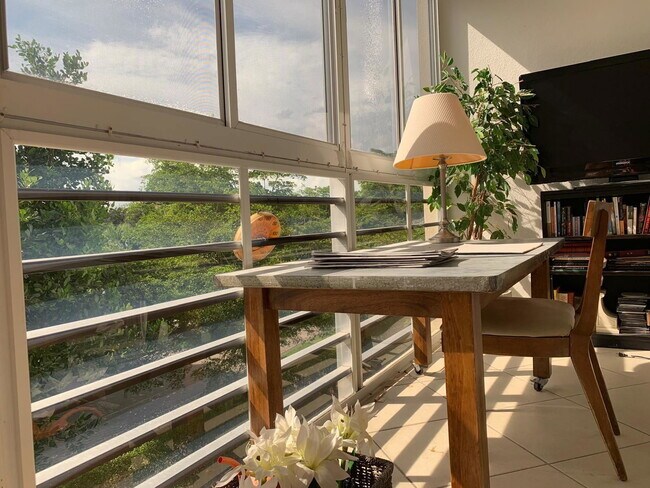 Building Photo - 1601 Abaco Dr