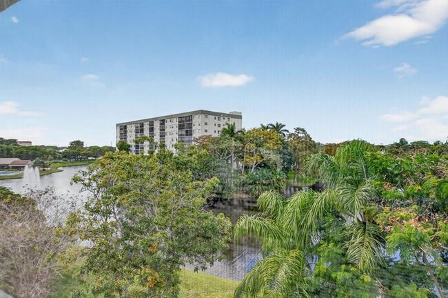 Building Photo - 2236 N Cypress Bend Dr