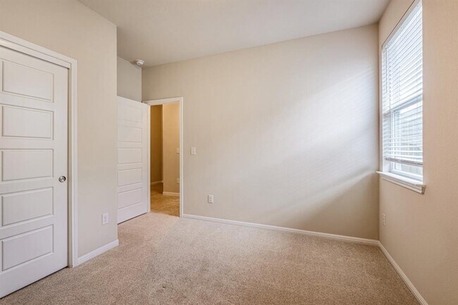 Building Photo - 244 E Broade St