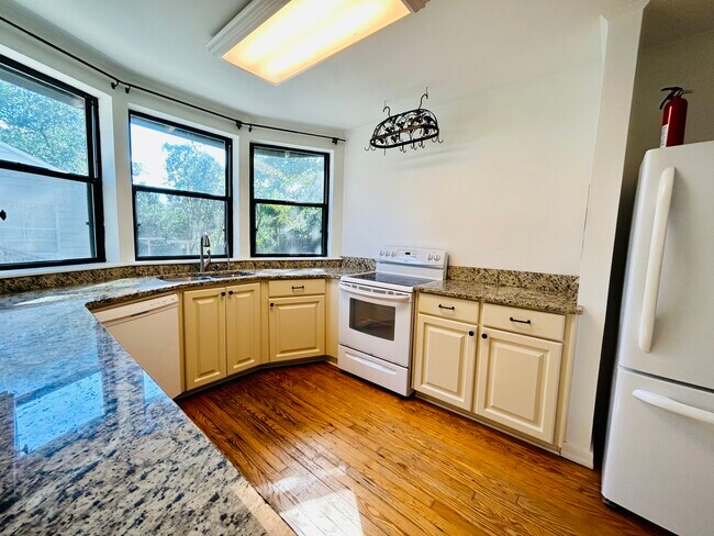 Building Photo - 1258 Monterey St