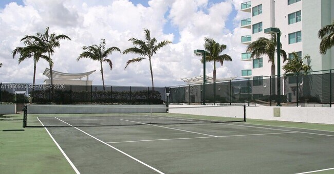 Building Photo - 2641 N Flamingo Rd