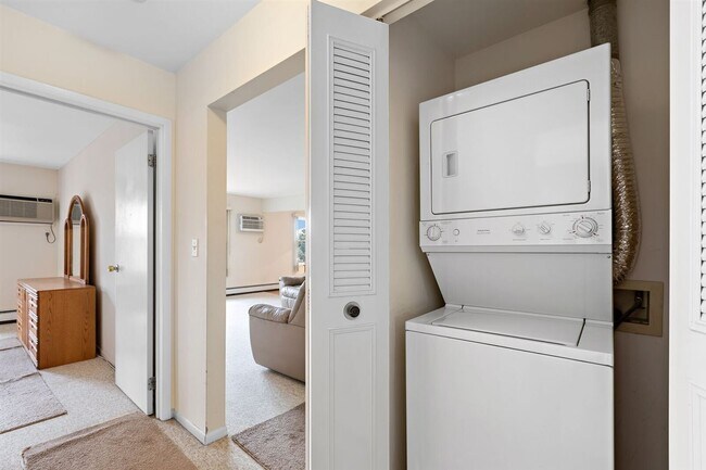 Building Photo - 132 Riverview Ct
