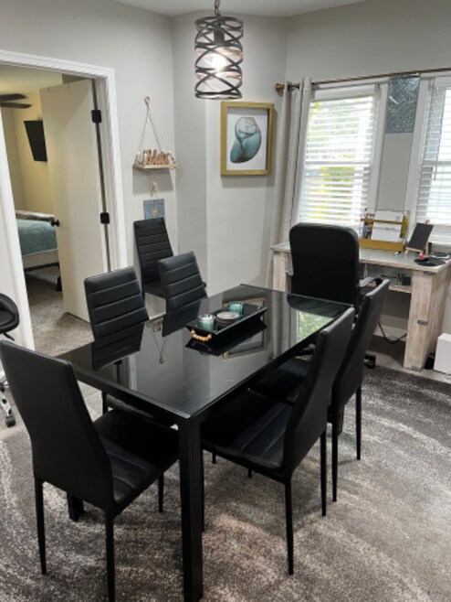 Building Photo - 5 Central St