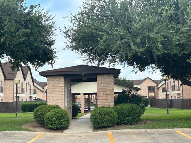 Building Photo - 2445 Monarch Dr