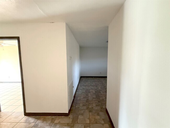 Building Photo - 7130 Kings Dr