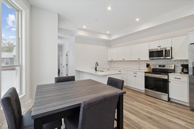 Building Photo - 1164 Terrace St