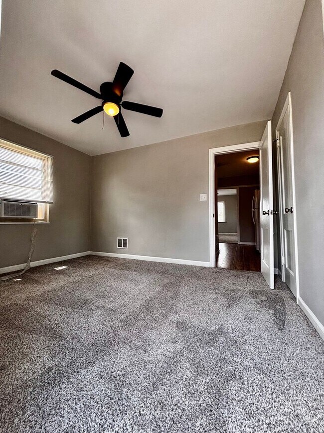 Building Photo - Beautiful 1 bed apartment, just off I-675 ...
