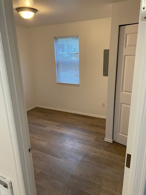 Building Photo - 551 S Sullivan St