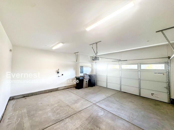 Building Photo - 6117 Bridgecross Dr