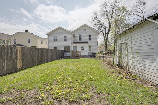 Building Photo - 373 Cedar St