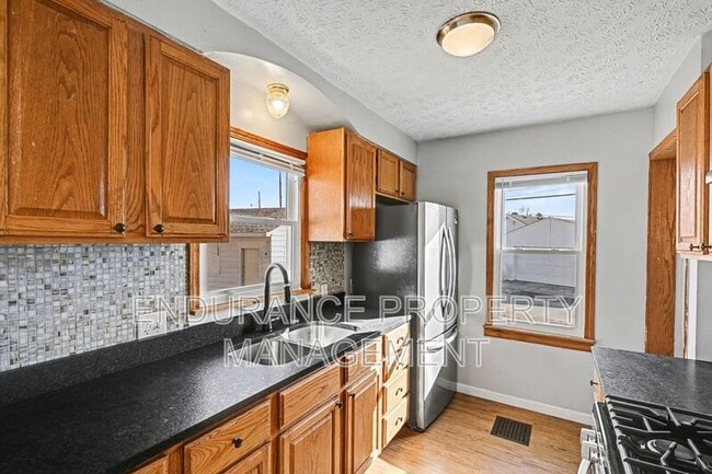 Building Photo - 2710 Hazel Ave