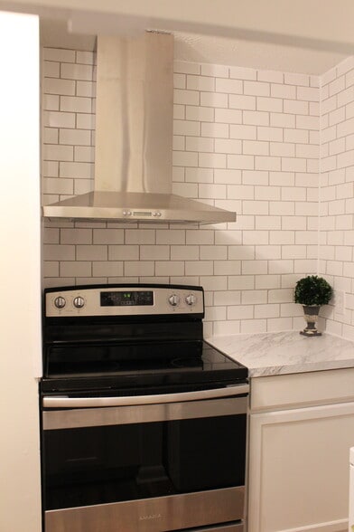 Kitchen - 13 E North Ave