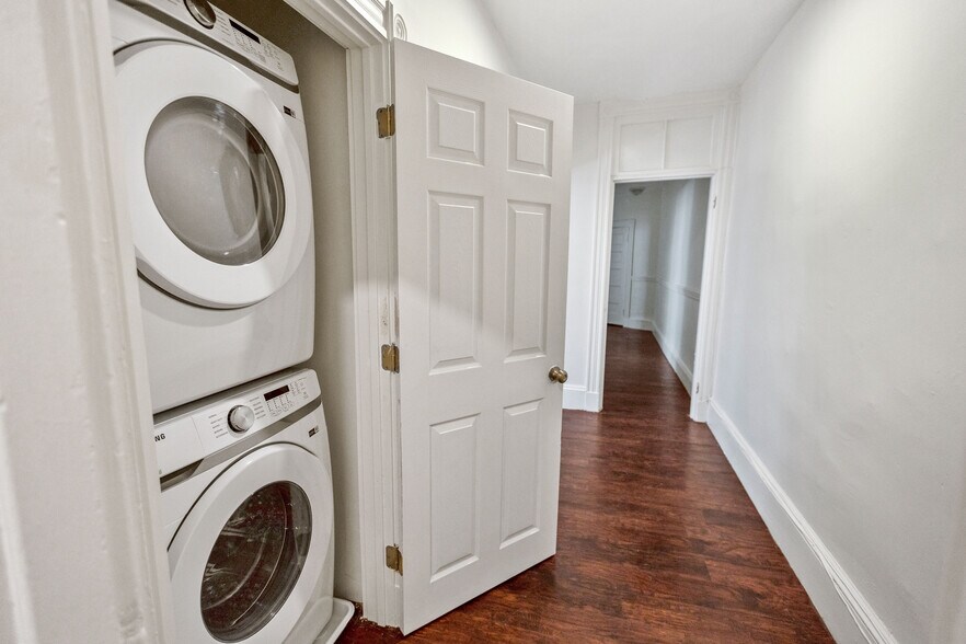 Building Photo - 866 Huntington Ave