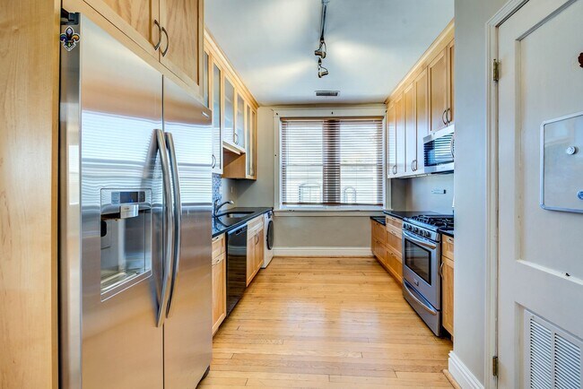 Building Photo - OPPORTUNITY KNOCKS 3 BED 1 BATH 1,400 SF ±...