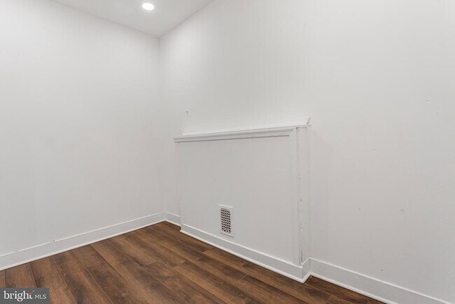 Building Photo - 2212 W Fayette St