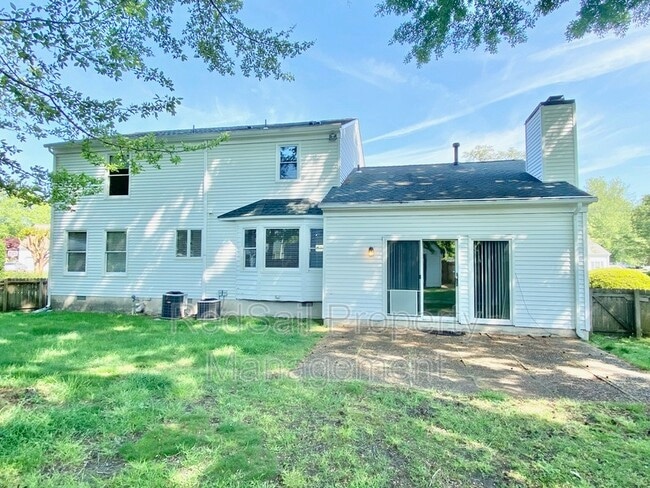 Building Photo - 203 Monty Manor