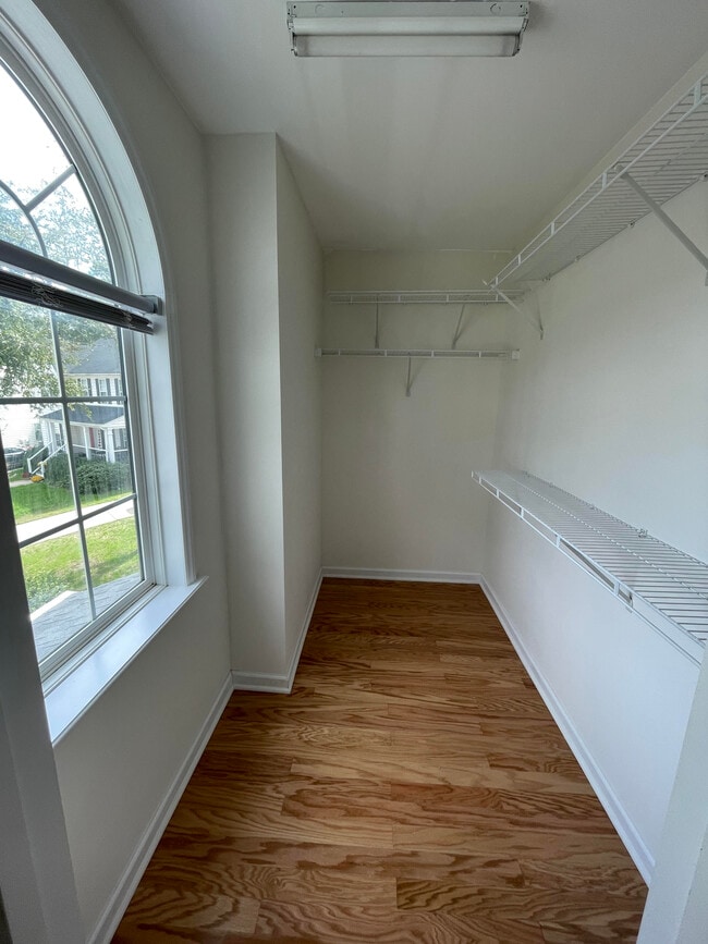 Building Photo - 9317 Tewkesbury Ct