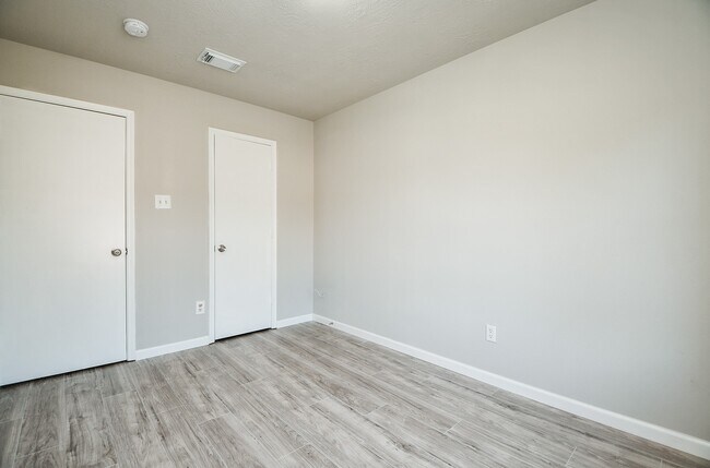 Building Photo - 11659 Evesborough Dr