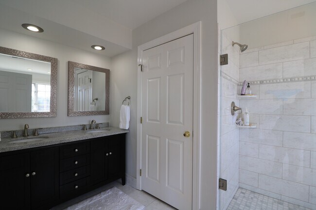Building Photo - "Coming Soon" Luxury 4 Level Picturesque T...