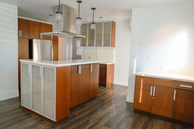 Building Photo - 137 25th St