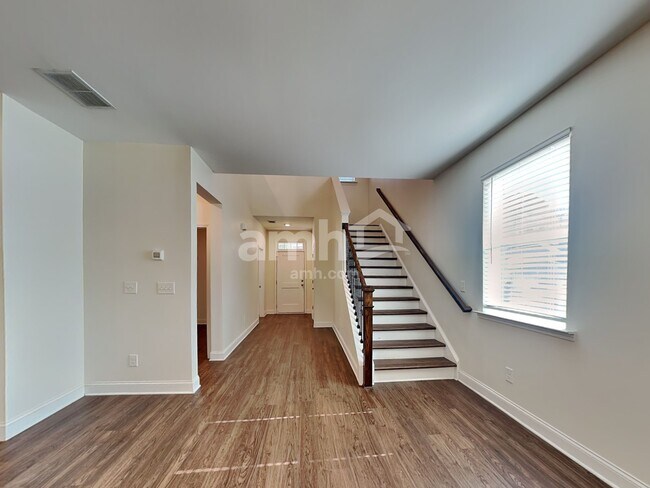 Building Photo - 245 Lake Vista Dr