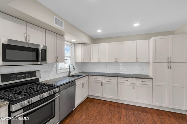 Building Photo - 404 9th Ave