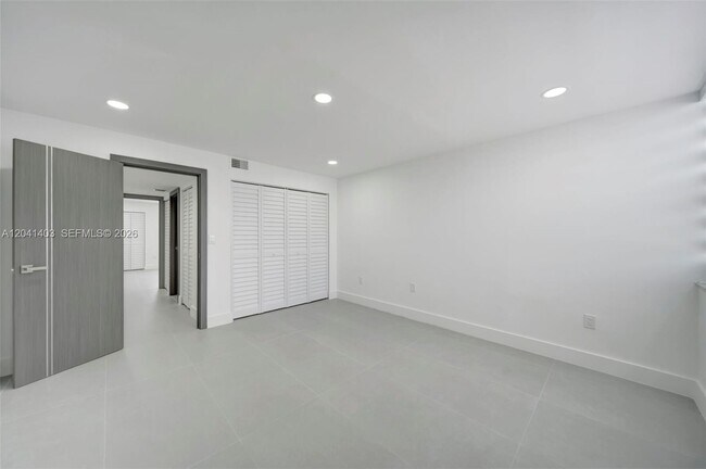 Building Photo - 1083 W 38th St