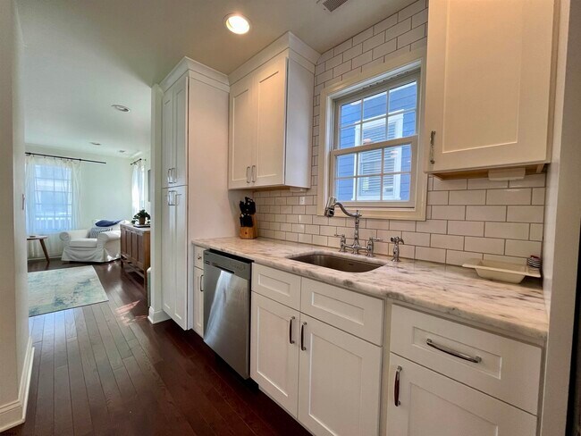 Building Photo - 304 N Vendome Ave