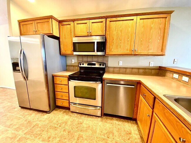 Building Photo - 3 bedroom 2 bath Walking Distance to Sage Valley Middle School