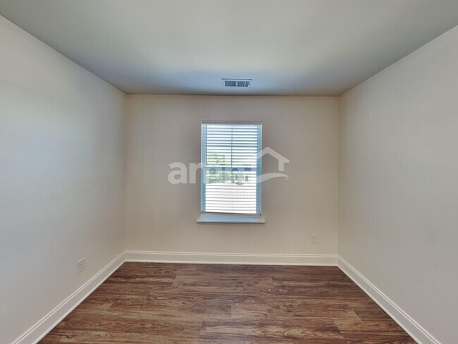 Building Photo - 1125 Amberly Wy