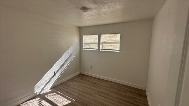 Building Photo - 510 N Shirley St