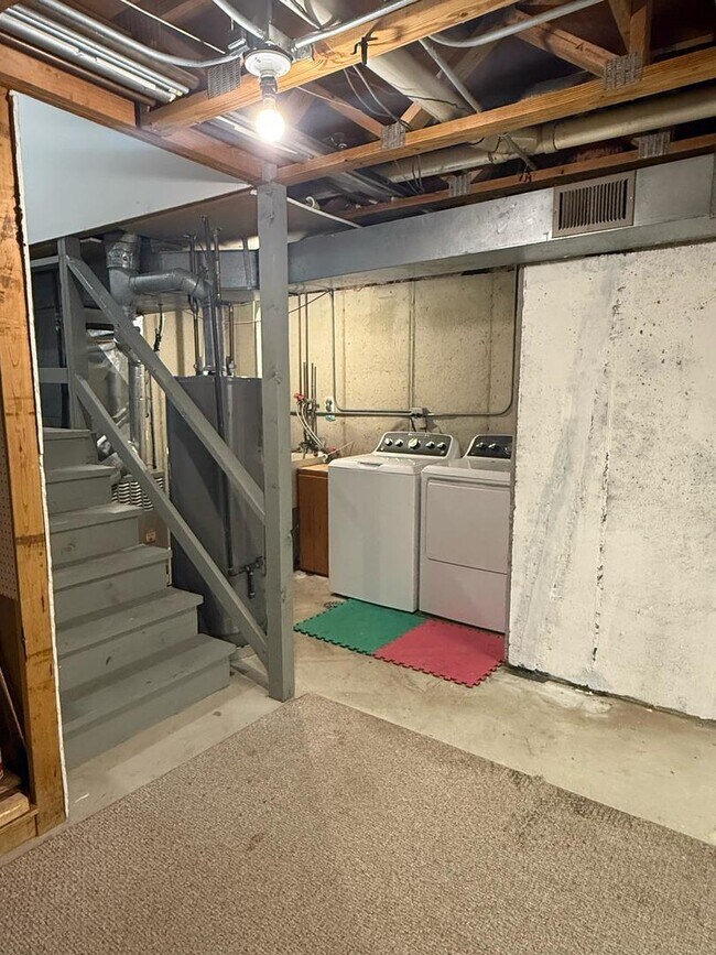 Building Photo - 203 Stafford Dr