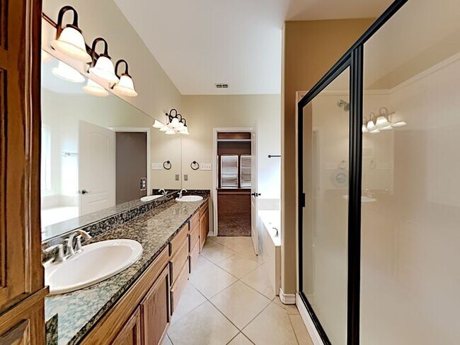 Building Photo - No Application Fee* $500 off first months ...